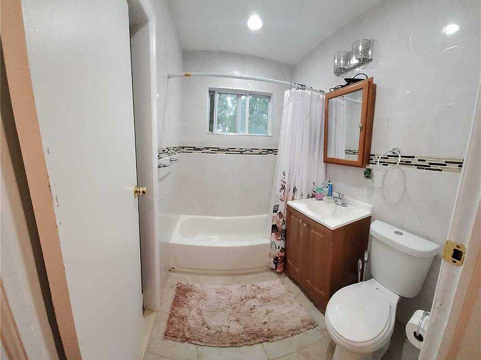 1st image of 15 Hillman Pl