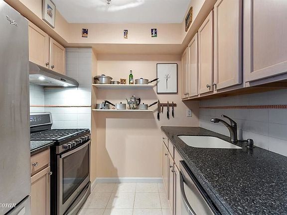 2nd image of 156 Sackett St APT 4C