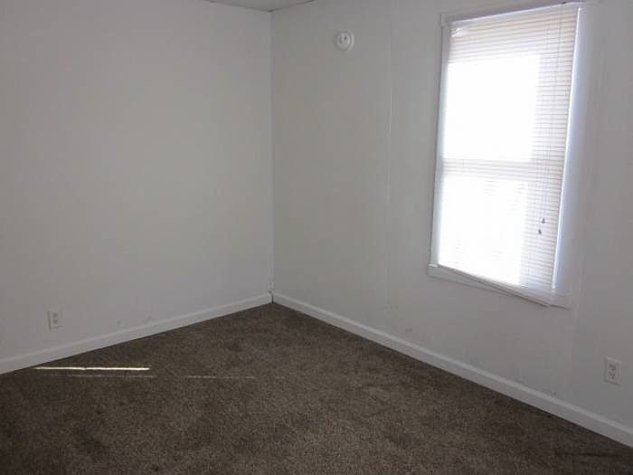 2nd image of 815 W Whitney Ave