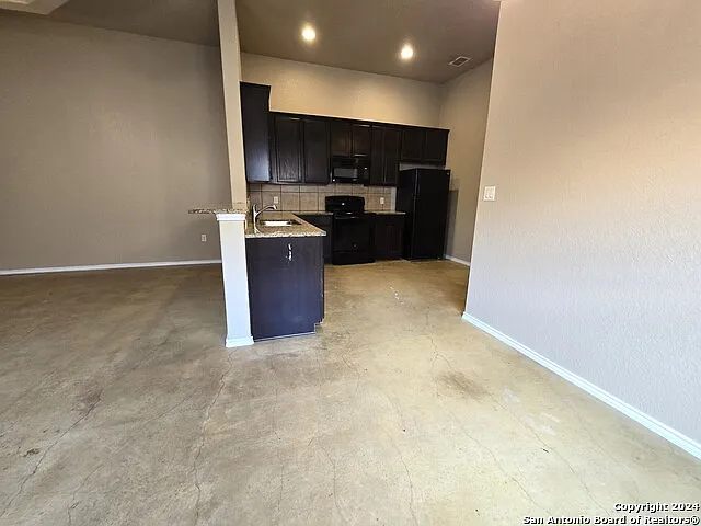 1084 Carolyn Cv — Photo 4