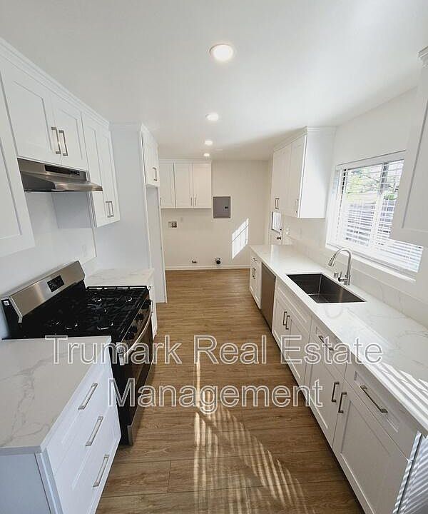 1st image of 1835 Lake St #1/2