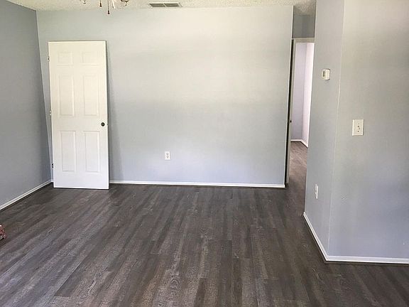 5th image of 3709 E Paris St