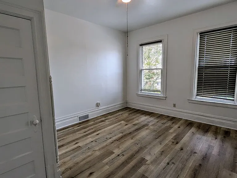 66 N Sprague Ave — Photo 3