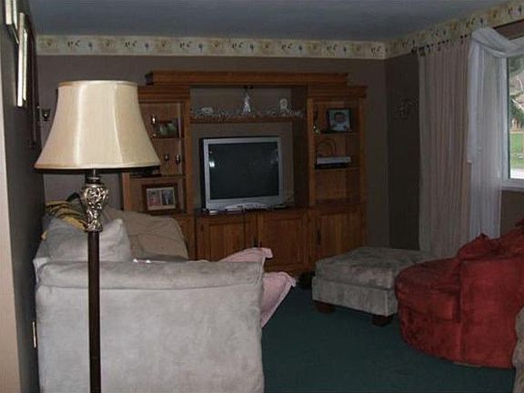 5th image of 220 Sherwood Cir