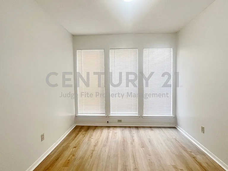 3037 Airhaven St — Photo 10