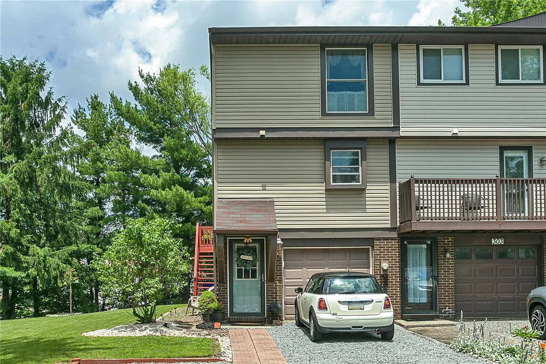 301 Holland Ct photo 1