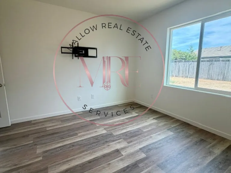 1451 Dunwoody Dr — Photo 3