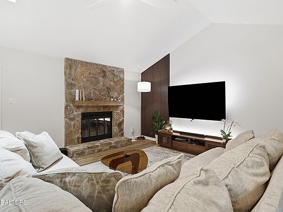 5th image of 1544 Fox Meadow Cir