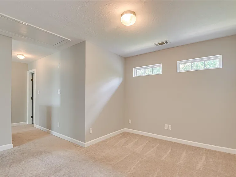 158 Kenilworth Dr — Photo 40