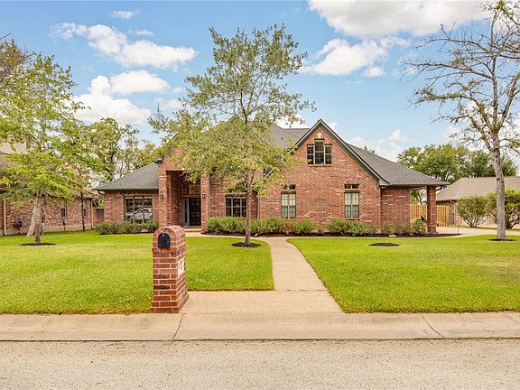 2nd image of 4707 Saint Andrews Dr