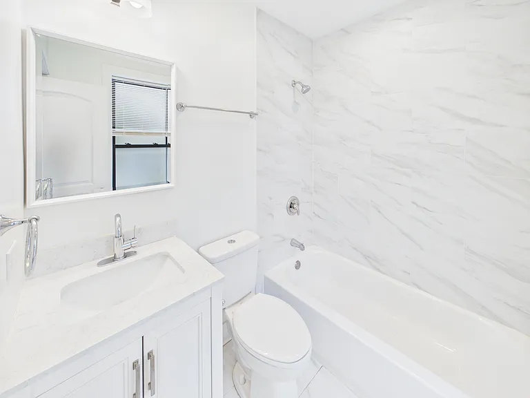 1439 E 66th Pl #2E — Photo 22