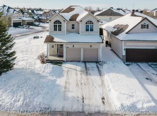 356 W Ridge Dr, Ottawa, ON K2S 2G8