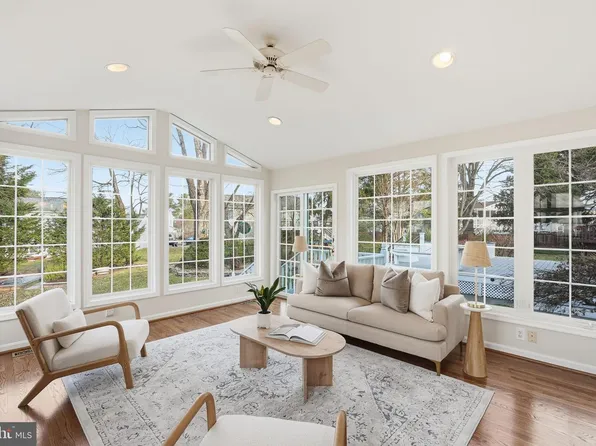 13306 Tannery Ct, Fairfax, VA 22033