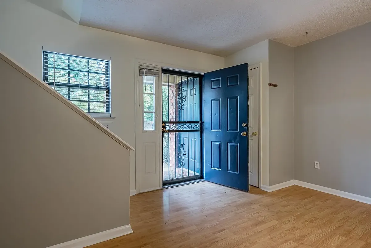 Building Photo - 123 Barksdale Ct #123