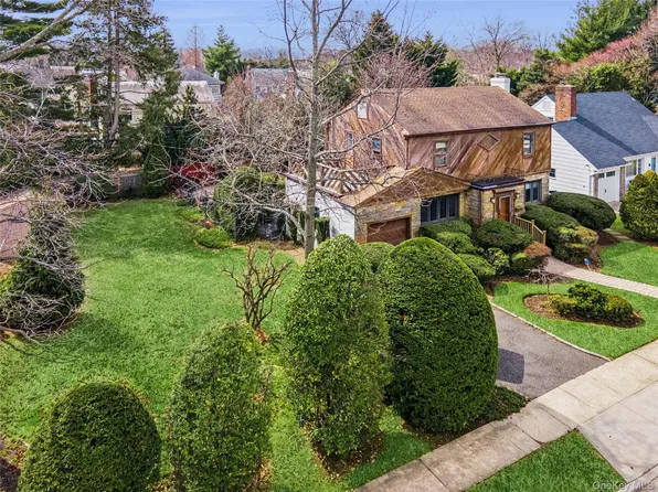 24 Allen Road, Rockville Centre, NY 11570