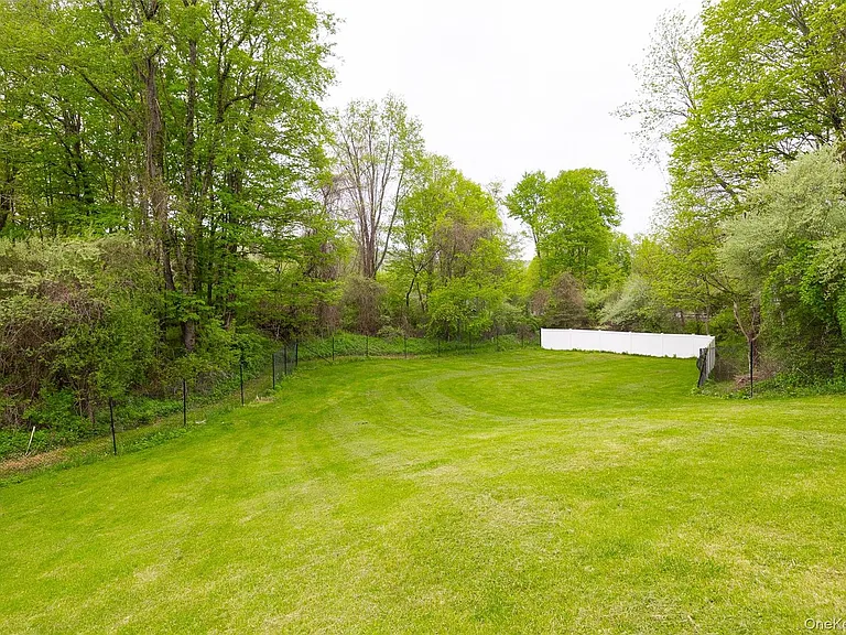 921 W Dover Rd — Photo 34