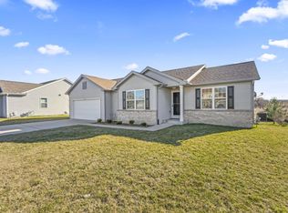 N8192 Woody Ln, Ixonia, WI 53036
