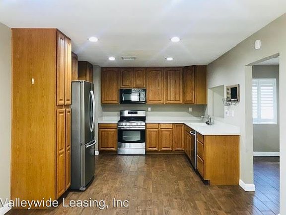 4th image of 19515 4 Oaks St