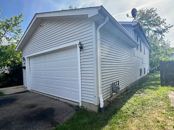 2nd image of 324 Fairlawn Dr