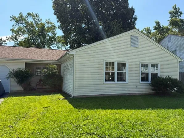 19 Lake Field Xing, Hampton, VA 23666