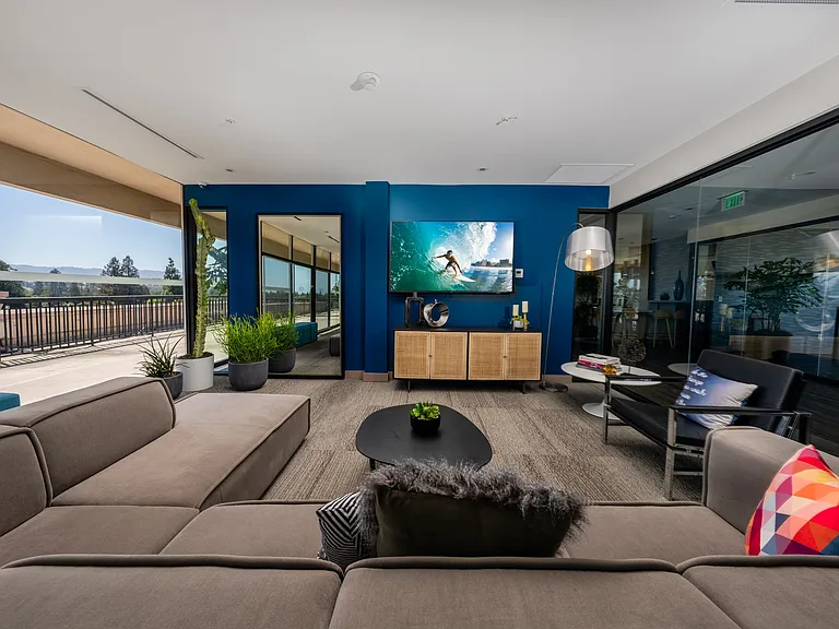 Tan Plaza Apartments — Photo 6