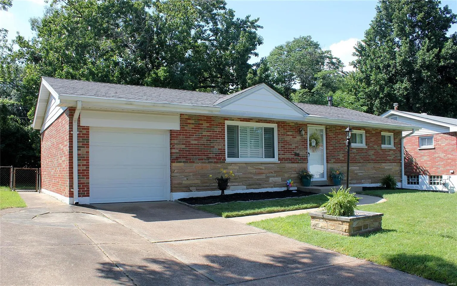 9949 Markhall Ln photo 1