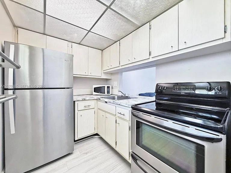 8601 SW 68th Ct #5 — Photo 5