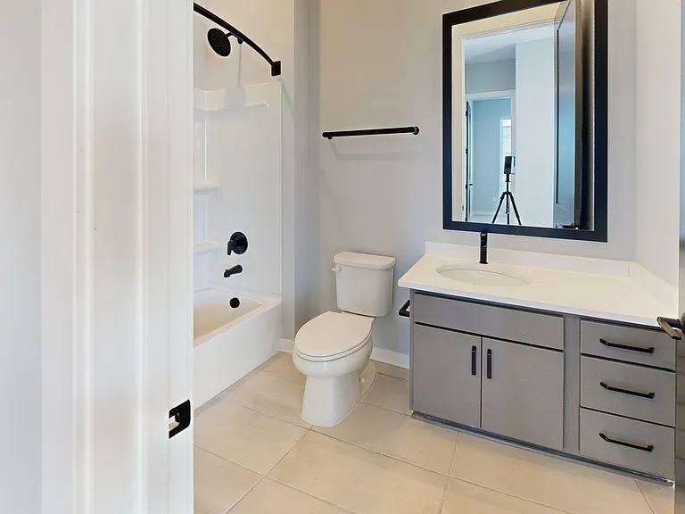 2B-Midpoint-East-Bathroom 1 2B-Midpoint-East-Bathroom 1
