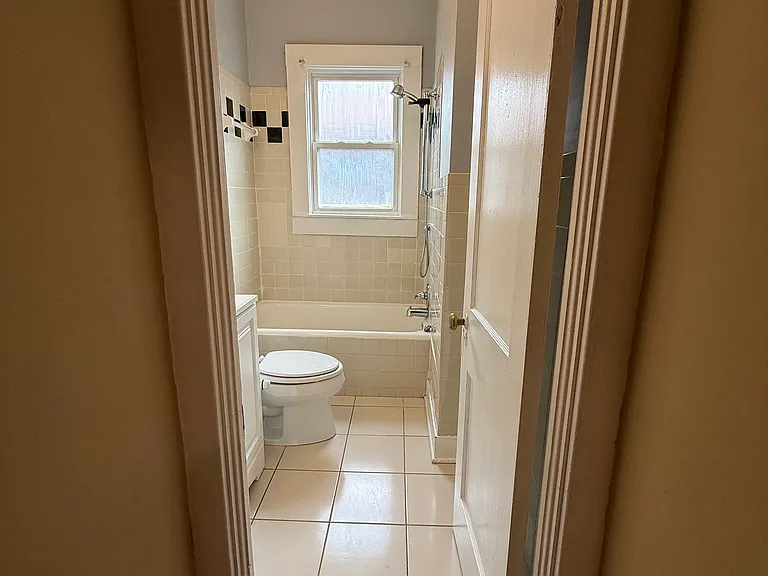 1911 Roanoke Ave #4 — Photo 17