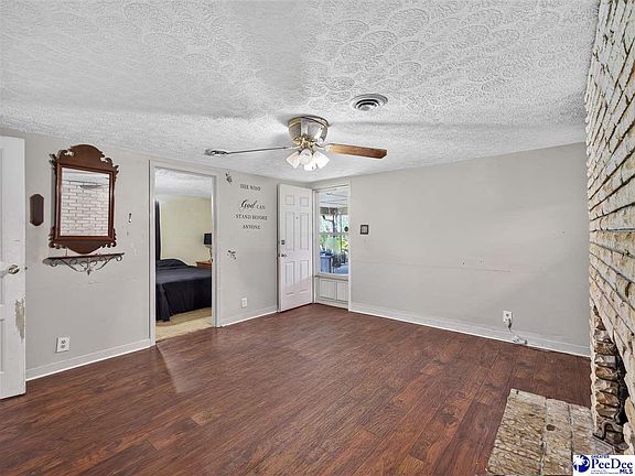 5th image of 400 Woodward Dr