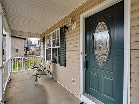 2nd image of 1466 Woodland Cove Dr NE