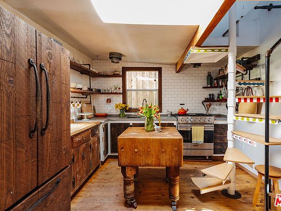 5th image of 23300 Red Rock Rd