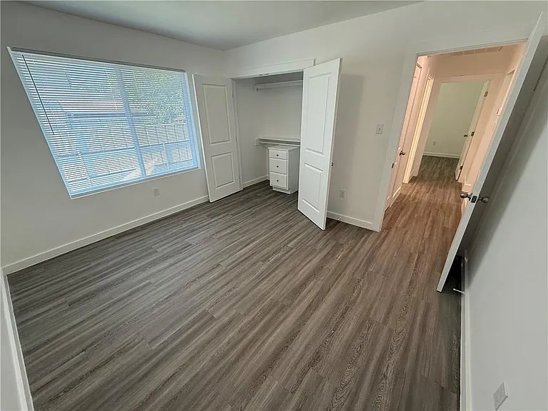 717 N Woodlawn Ave — Photo 10