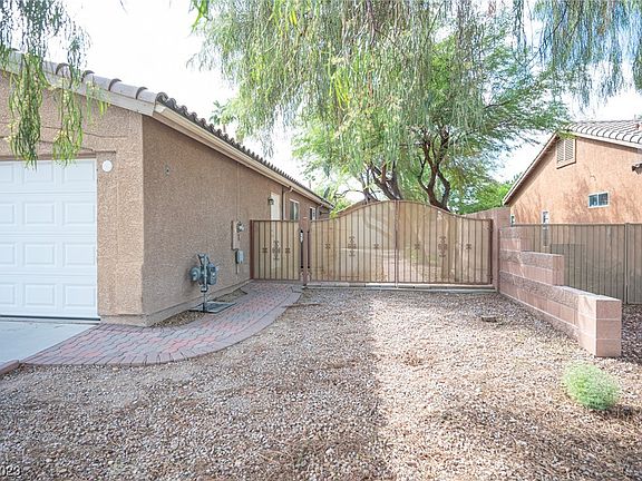 2nd image of 3863 Chase Glen Cir
