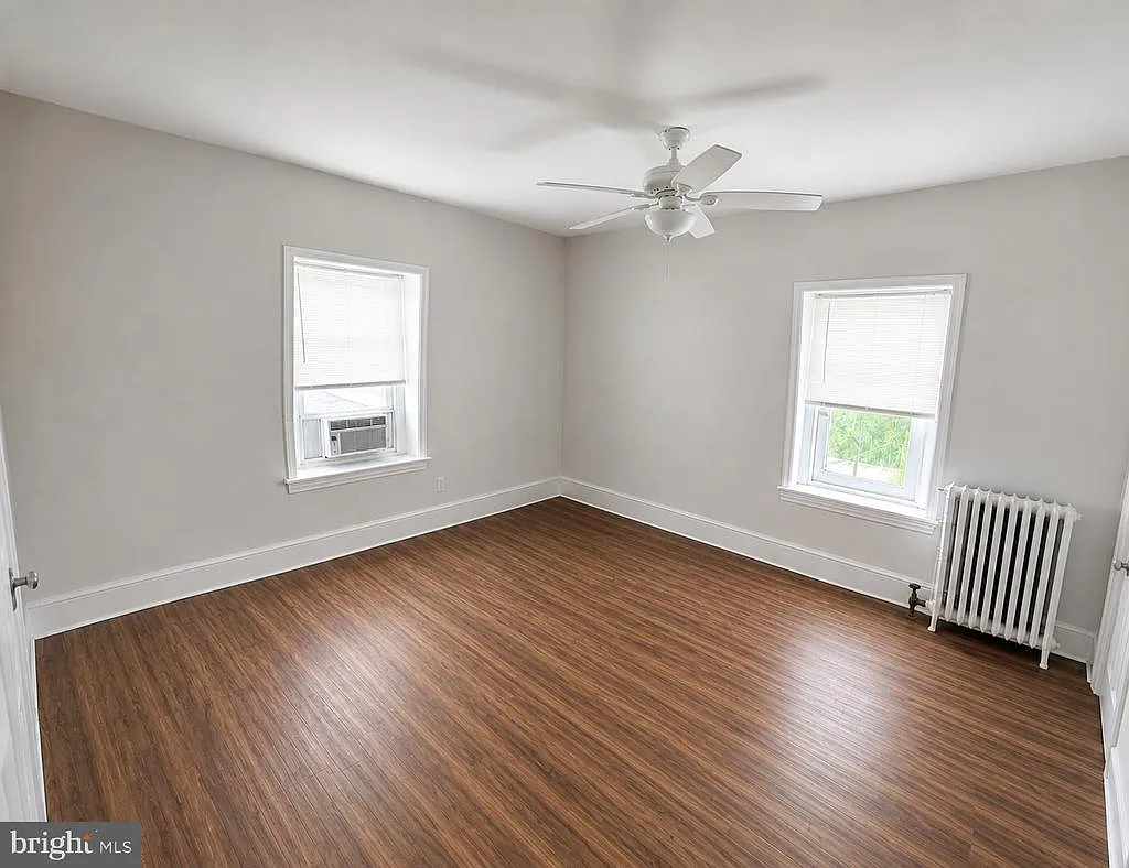 2 bed, 1.0 bath, 3378 sqft, $1,300 — Photo 2