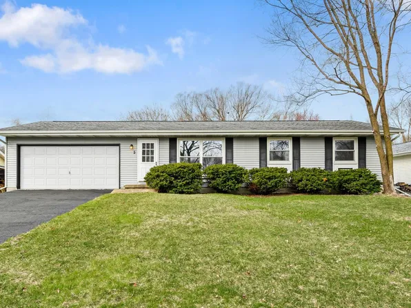 5 Lyons Cir, Madison, WI 53704