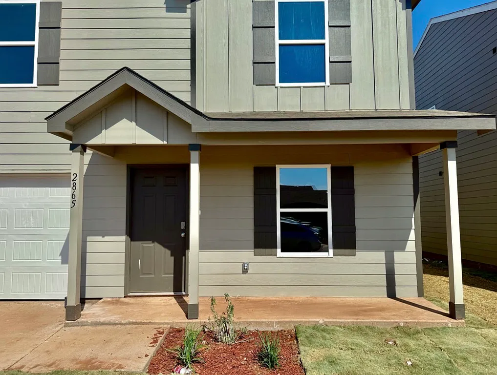 2865 Autumnwood Way — Photo 3