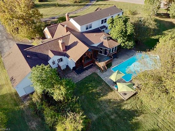 3rd image of 10125 Echo Hill Dr