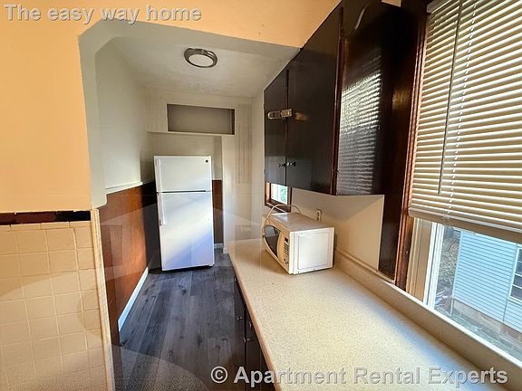 5th image of 13 Waterhouse St #2L