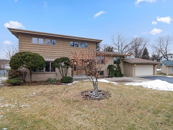 2nd image of 8711 Oak Hill Ct
