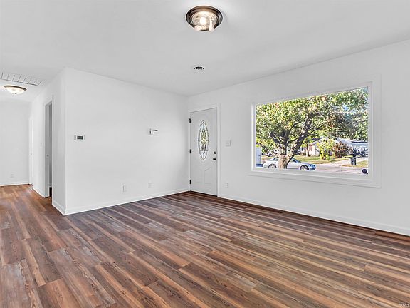 4th image of 1241 Southlea Dr