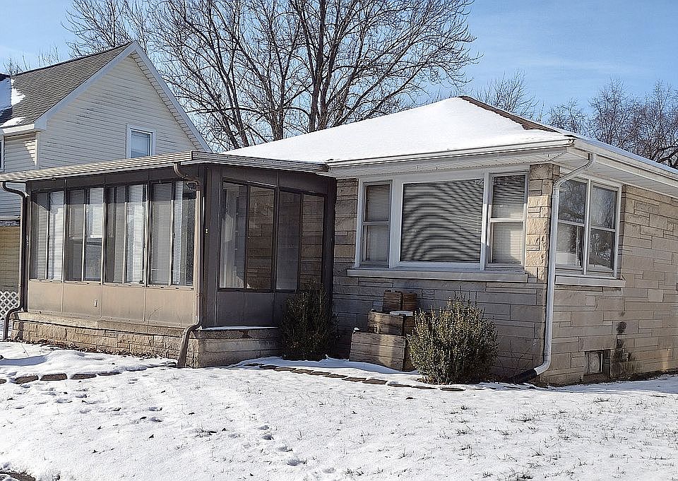 1st image of 143 S 9th St