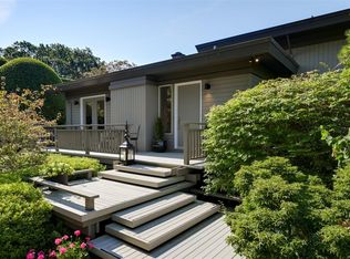 1557 Edgemont Rd, Saanich, BC V8N 4P7