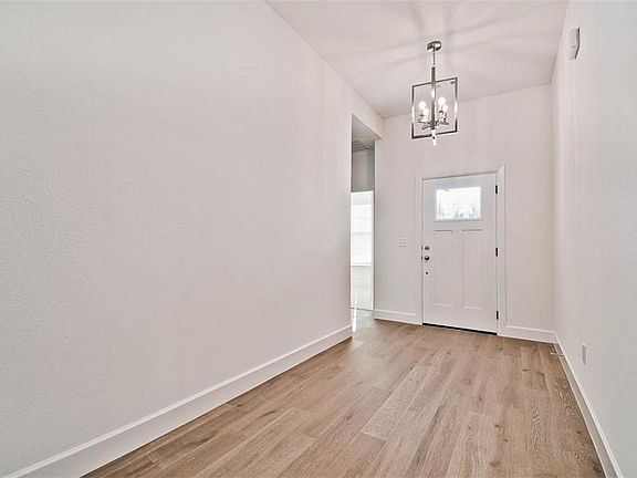 2nd image of 5 Stoneleigh Ln