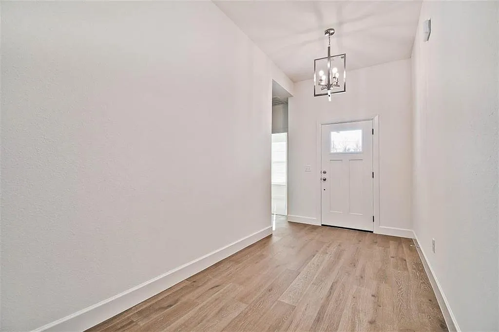 Building Photo - 5 Stoneleigh Ln