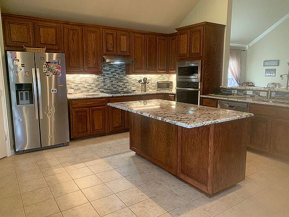 5th image of 214 Red Bluff Dr