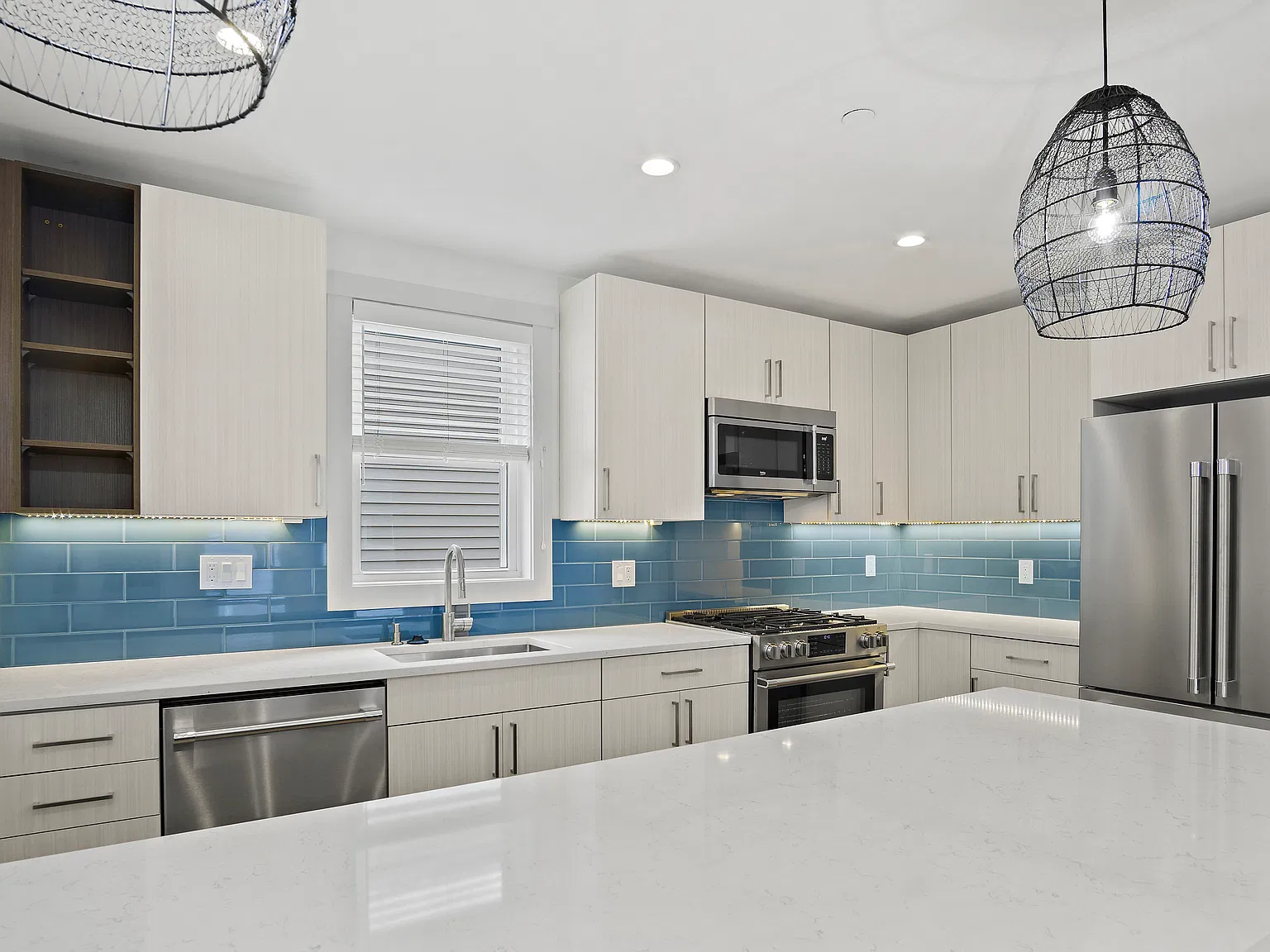 3 bed, 1200 sqft, $3,750 — Photo 4