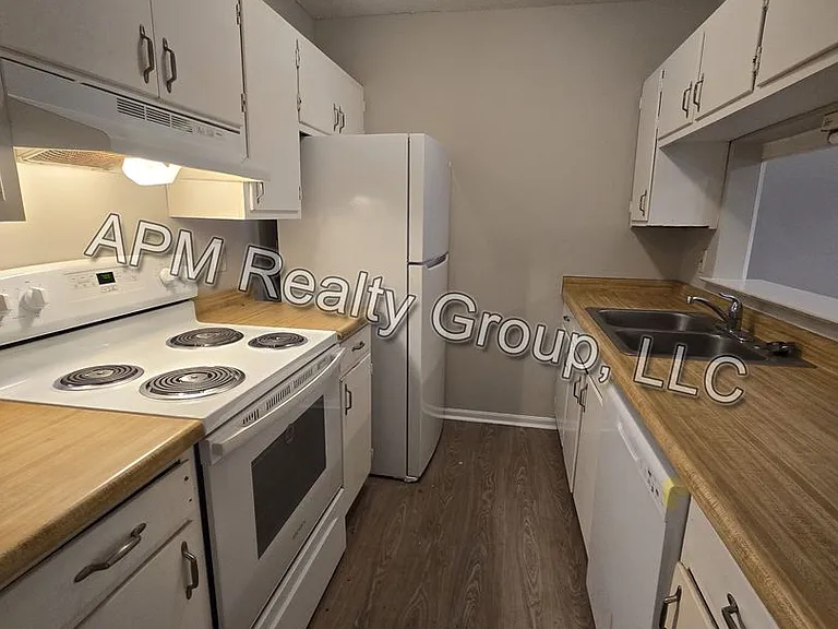 1728 Springwoods Lake Dr #B — Photo 7