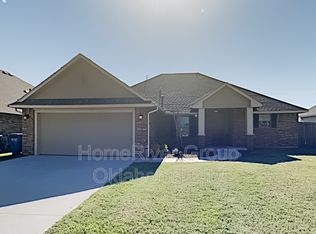 1354 N Taylor Way, Mustang, OK 73064