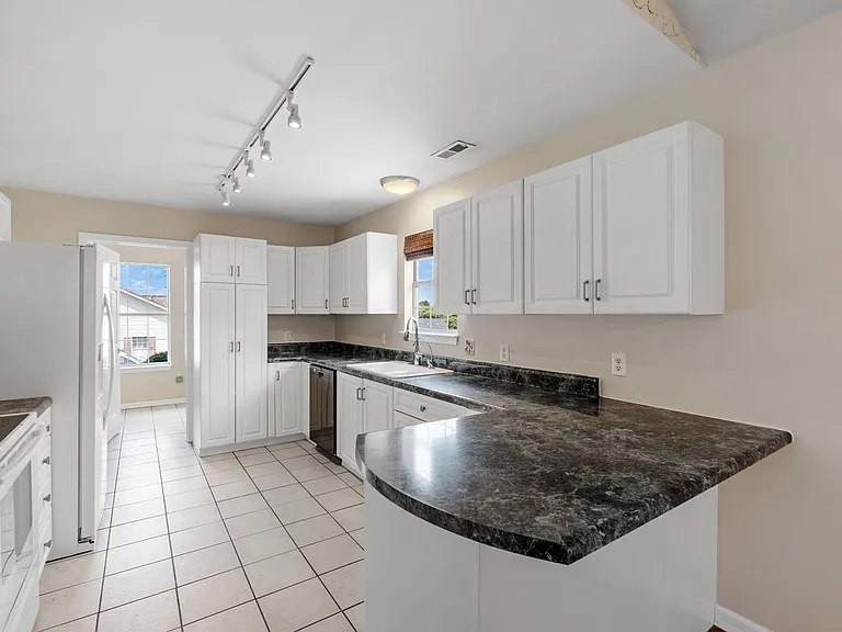 124 Cornelson Dr — Photo 14